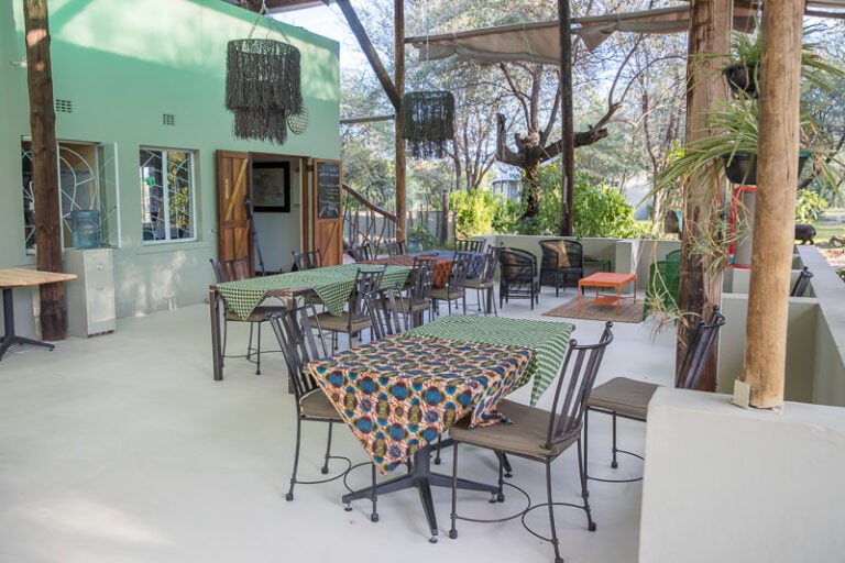 Outdoor Africa Camping Atmosphäre, afrikanischer Outdoor-Treffpunkt.