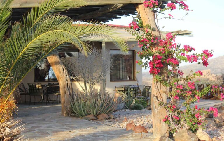 Prachtvolle afrikanische Lodge in der Natur.