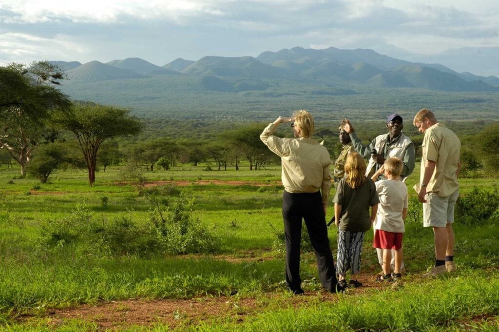 Safer unterwegs in afrikanischer Savanne mit Tierbeobachtung.