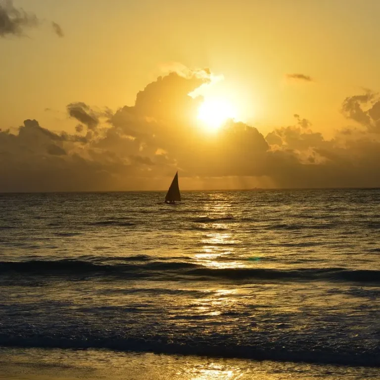 Kenia Strand bei Sonnenuntergang