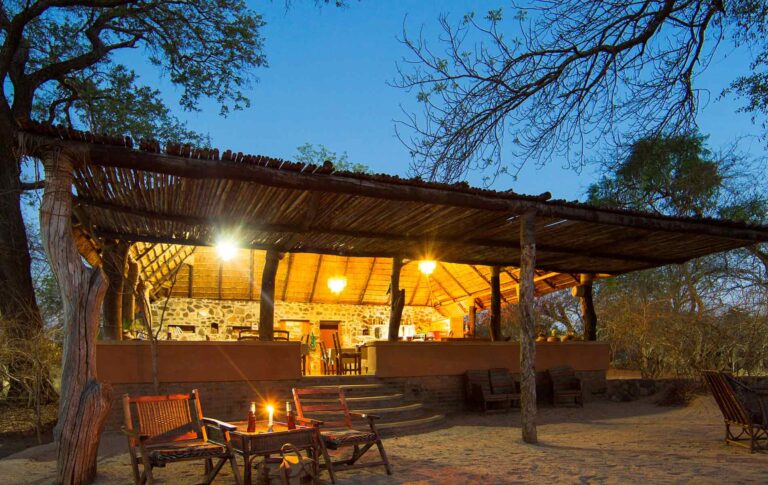 Gemütliche Safari Lodge in Afrika mit Natur-Design für authentisches Afrika-Erlebnis.