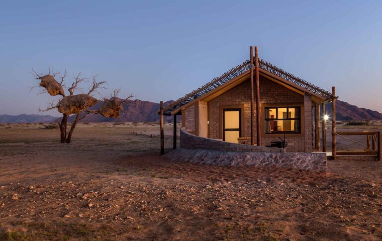 Safari Lodge in Afrika, Natur, Wüste, Namibia, Unterkünfte, Tierbeobachtungen.