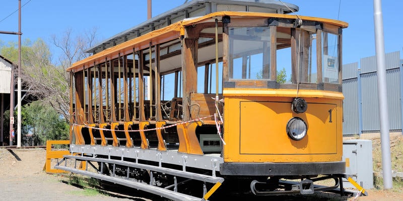 Alte Straßenbahn aus Afrika, Museumsausstellung, historische transportation, Afrika touristisch.