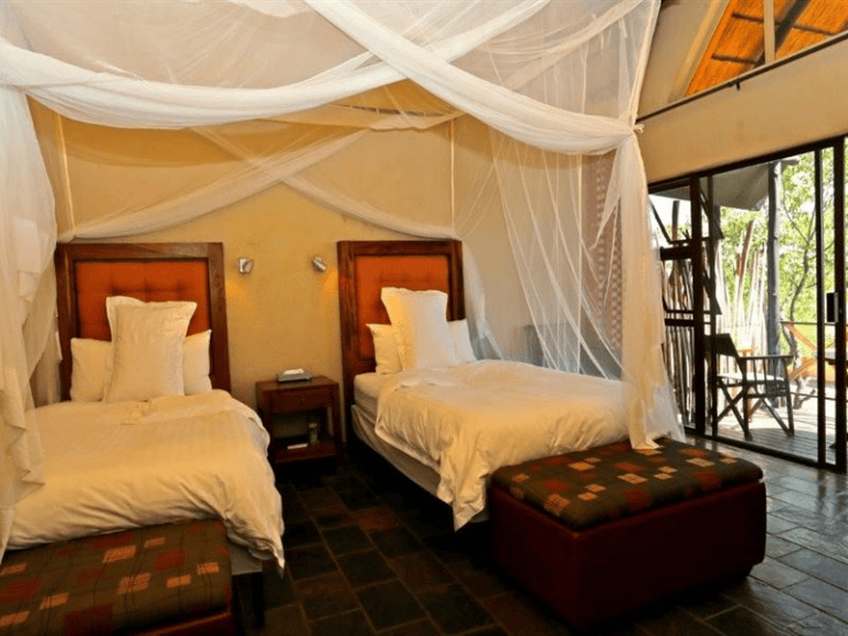 Unterkunft mit 2 Betten in Afrika, Safari, Lodge, afrikanische Unterkunft.