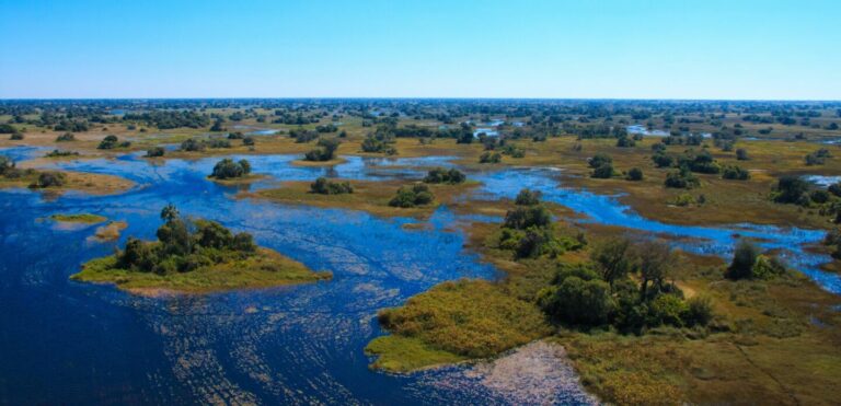 Atemberaubende Wasserlandschaft in Afrika, ideal für Wildtiertouren und Naturtourismus.