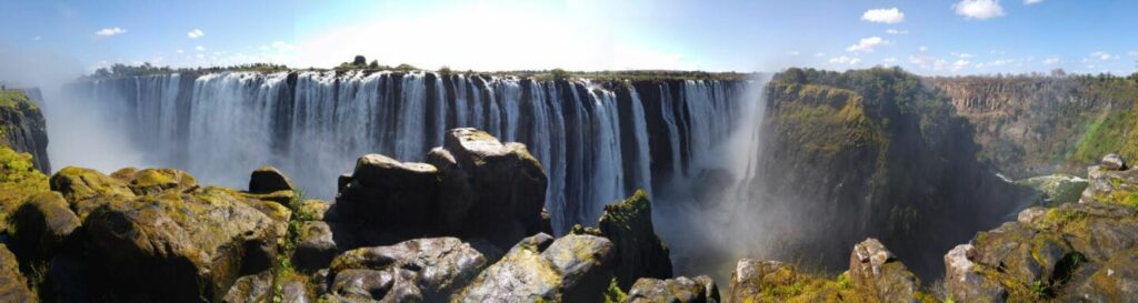 Victoriafälle in Simbabwe, beeindruckende Wasserfälle, Naturwunder Afrikas, touristische Attraktion.