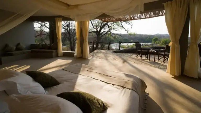 Luxusapartment mit Flussblick in Afrika.