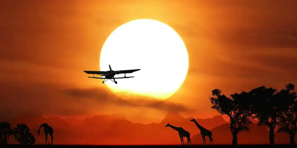 Außergewöhnliches Bild eines Safari-Flugzeugs vor Sonnenuntergang in Afrika, ideale Reiseziele für Safari- und Naturerlebnisse.