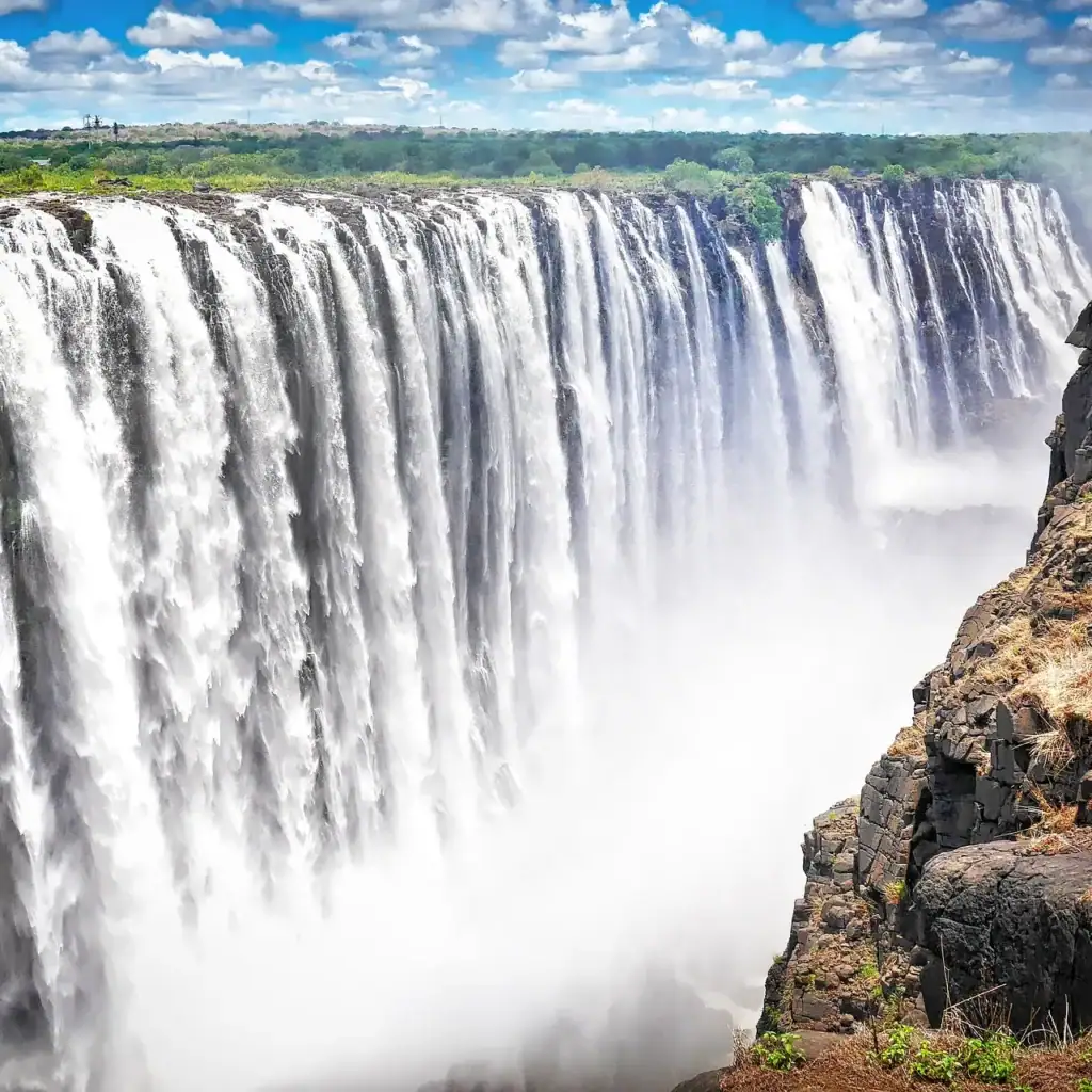 Victoriafälle Wasserfall, beeindruckende Wasserfälle in Simbabwe, Afrikas Naturschönheit und Reisehighlight.