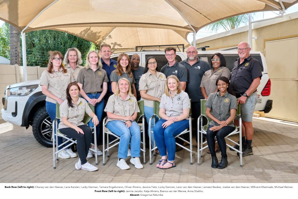 Familiengruppe bei Namibia Campingreise, Abenteuer, Natur, Afrika, Familienurlaub.