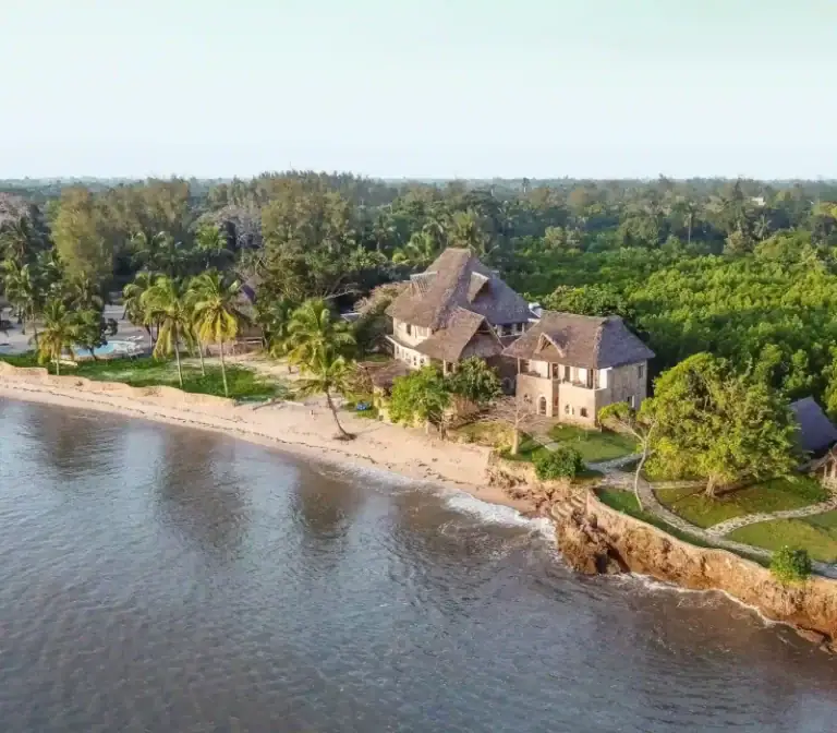 Strand und Resort in Afrika.