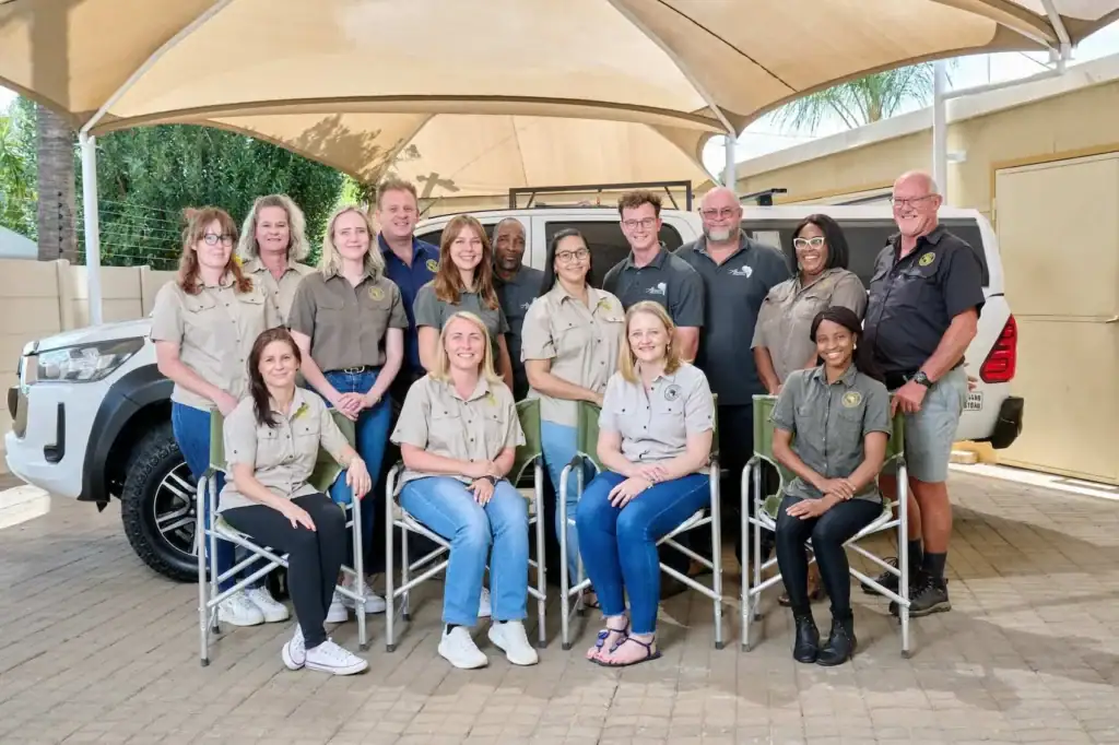 Gruppenfoto afrikanischer Safari-Reise.
