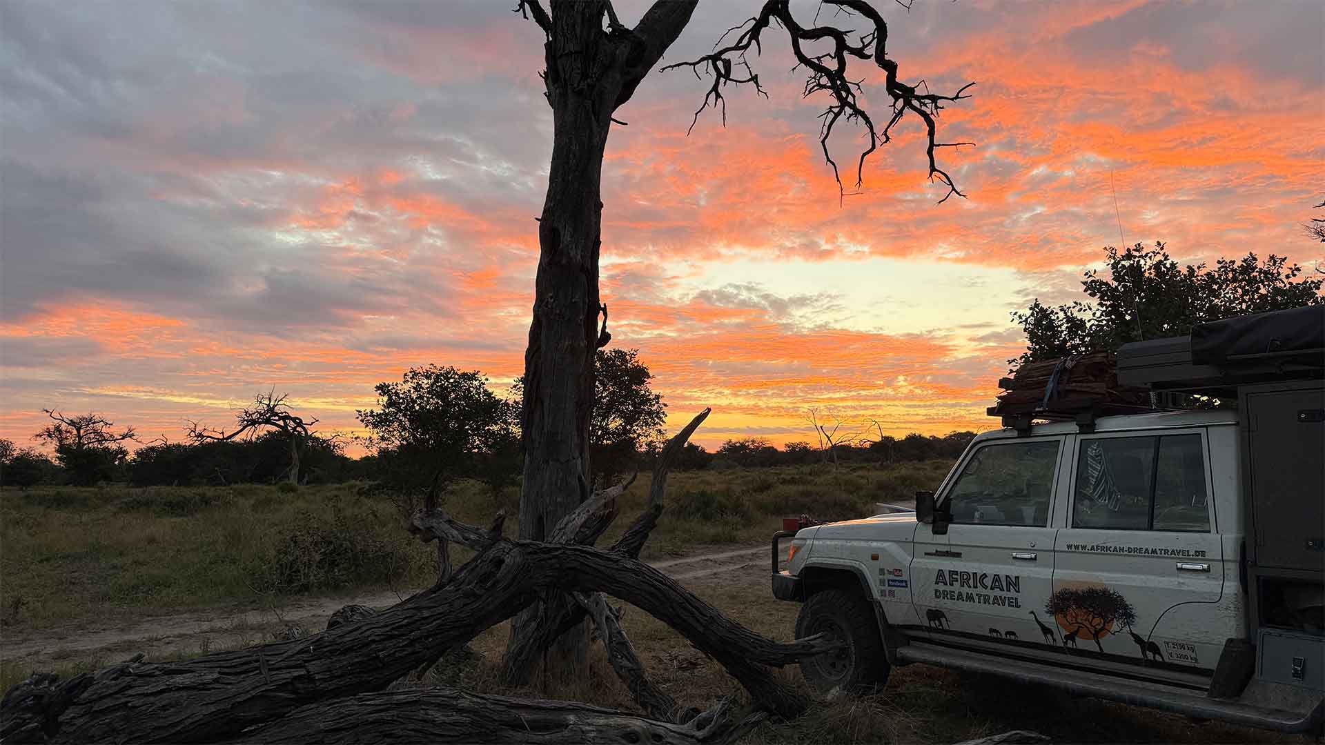 sonnenuntergang mit landcruiser