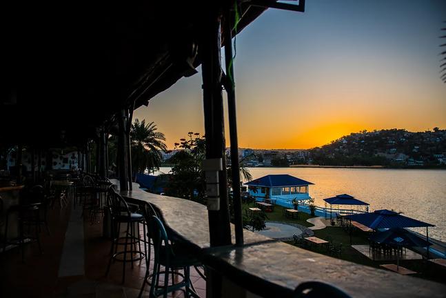 Sonnenuntergang über Lake Victoria bei Hotel Tilapia, Tansania.