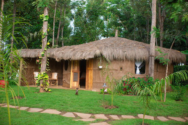 Afrikanische Safari Lodge inmitten des Dschungels, Natur und Landschaft.