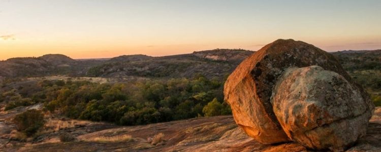 Steinlandschaft in der Sonne.