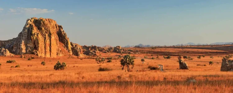 Erkunden Sie die atemberaubenden Taita Hills im Los-Kareng County, Kenia, bekannt für Wildtiere und Natur.