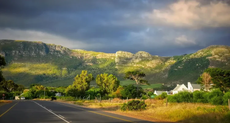 Berglandschaft in Südafrika, ideal für Safari und Naturerlebnis in Afrika.