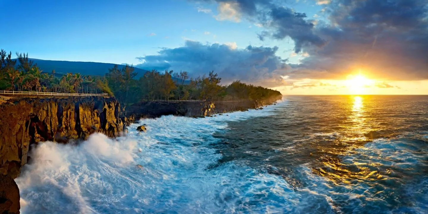 Die beste Reisezeit La Reunion Reisen - La Reunion Meer im Sonnenuntgang